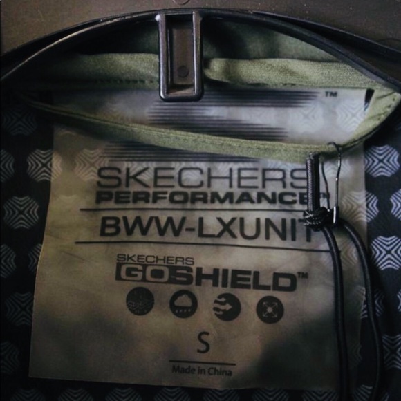 NEW SKECHERS Apparel GO Shields Green Jacket-Small - Picture 6 of 6